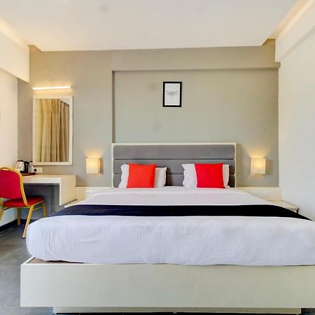 Capital O 77219 Hotel Dwarwata Dharwad Bagian luar foto