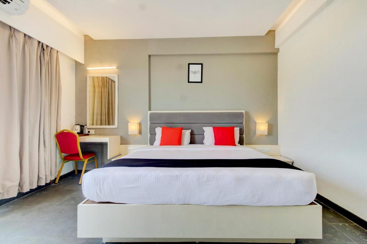 Capital O 77219 Hotel Dwarwata Dharwad Bagian luar foto