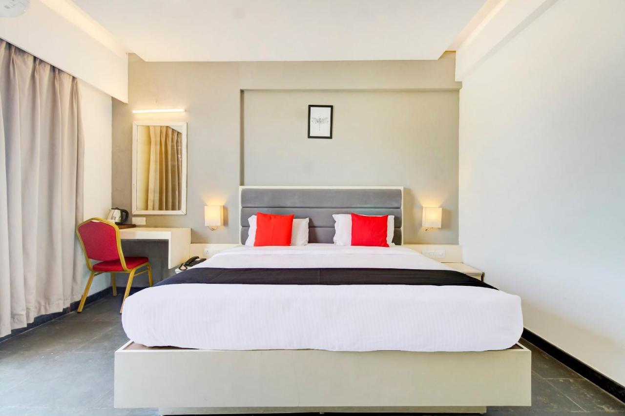 Capital O 77219 Hotel Dwarwata Dharwad Bagian luar foto