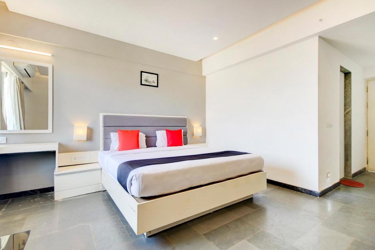 Capital O 77219 Hotel Dwarwata Dharwad Bagian luar foto