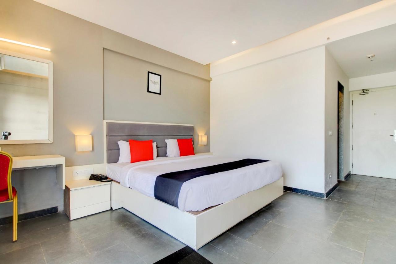 Capital O 77219 Hotel Dwarwata Dharwad Bagian luar foto